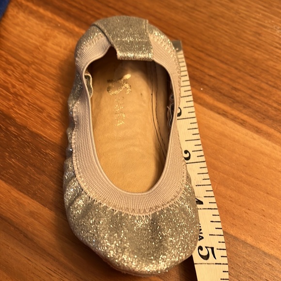 Baby New! Girls Yosi Samra Silver Ballet Flat 
6C comes with Frozen tote New. - Picture 10 of 10